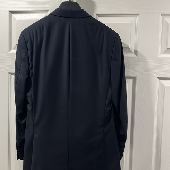 Calvin klein. Full suit dark blue with subtle stripes. Pants 32, 32 and suit 38r - Picture 5 of 5